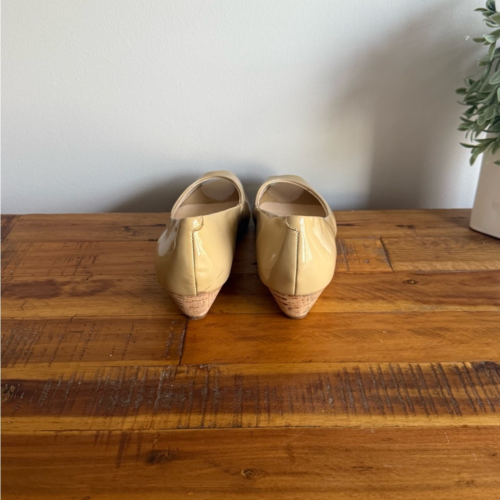 Talbots Women's Tan Nude Patent Leather Peep Toe Wedges Size 7.5 - Picture 6 of 6